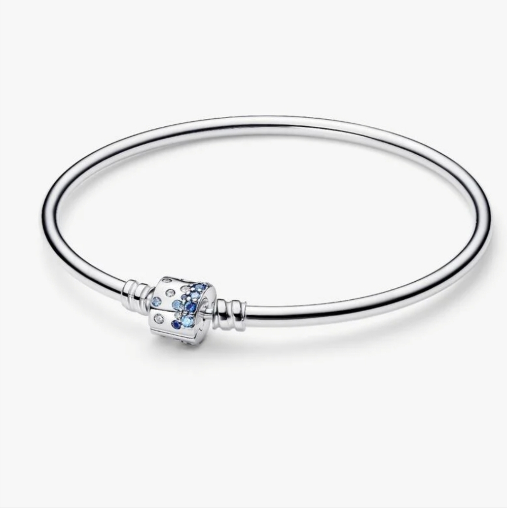 NWT Pandora Limited Edition Sparkling Barrel Clasp Bangle Bracelet